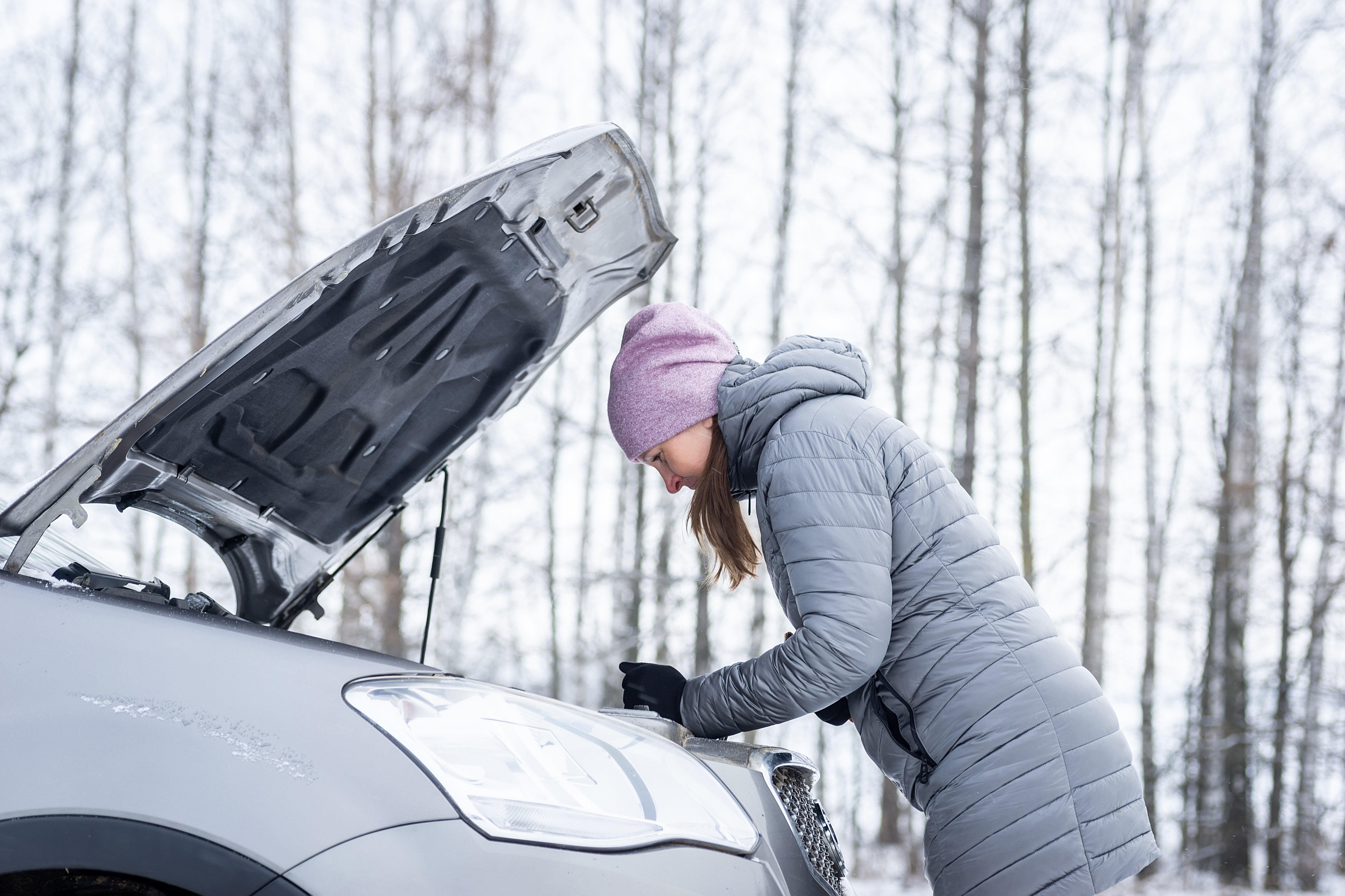 car-repair-road-winter